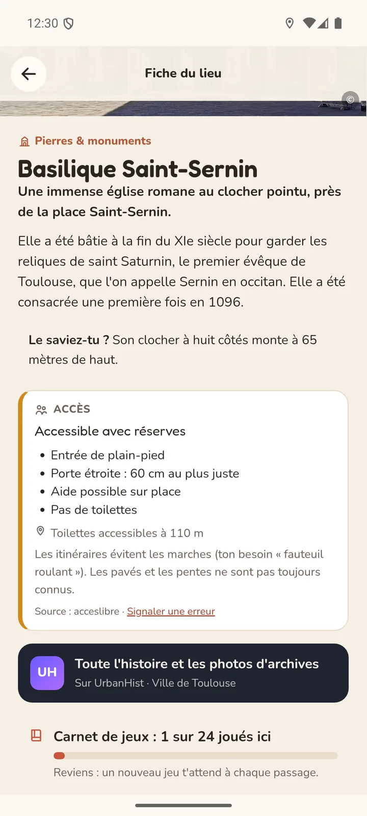 Fiche d'un lieu : le bloc d'accessibilité (entrée, marches, largeur de porte, toilettes adaptées, accueil) et sa source